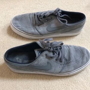 Men’s grey suede Nike sneaker